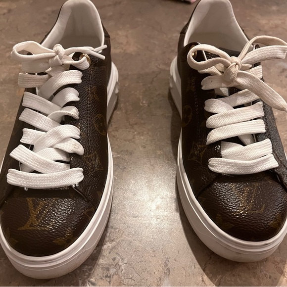 Louis Vuitton authentic sneakers size 7 - Picture 1 of 8